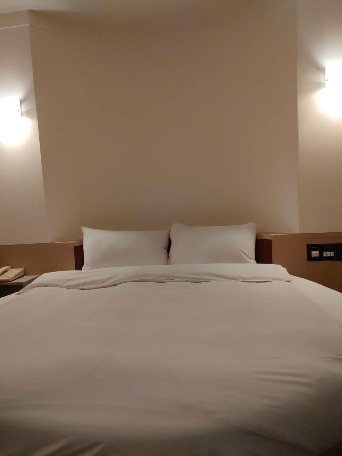 Dc Hotel Тайчжун Экстерьер фото
