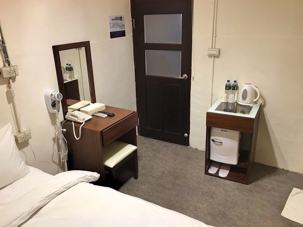 Dc Hotel Тайчжун Экстерьер фото